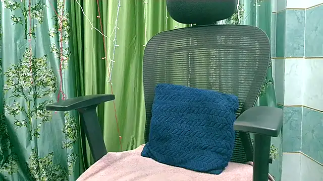 Lovely Sanvi online show from November 2, 2025, 2:47 am