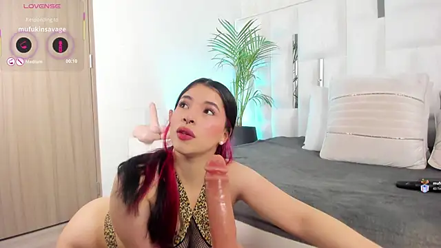 im nika  online show from December 20, 2025, 1:18 pm