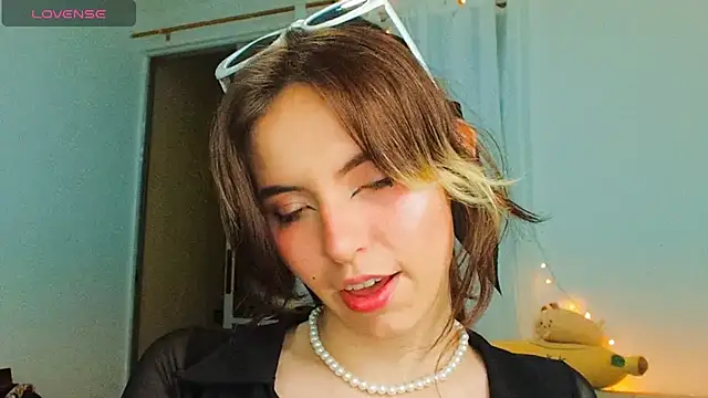 cherrybom969 online show from February 28, 2025, 7:05 am