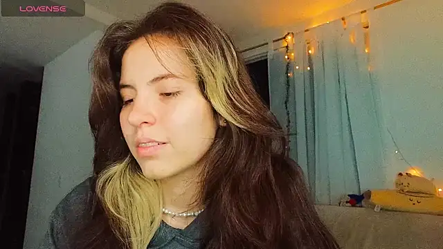 cherrybom969 online show from March 2, 2025, 5:33 am