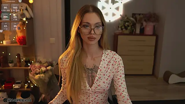 Snapshot of ManiFreyja chatting on September 23, 2025, 7:06 pm ManiFreyja online show from September 23, 2025, 7:06 pm