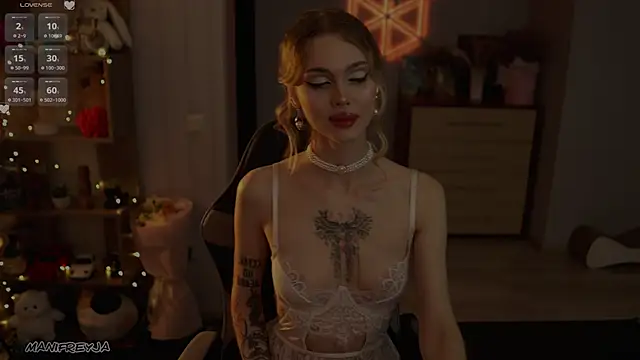 Snapshot of ManiFreyja chatting on October 5, 2025, 5:22 pm ManiFreyja online show from October 5, 2025, 5:22 pm