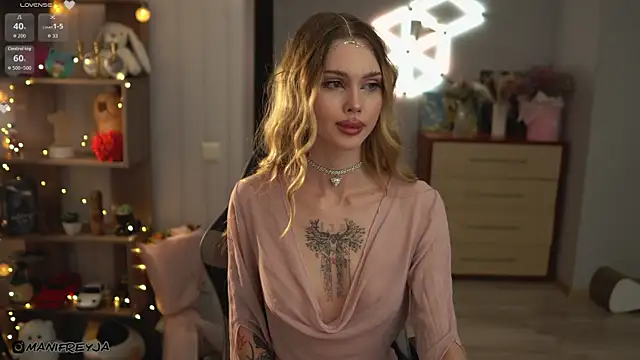 Snapshot of ManiFreyja chatting on October 7, 2025, 5:32 pm ManiFreyja online show from October 7, 2025, 5:32 pm