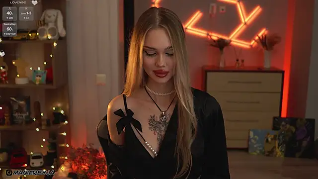 Snapshot of ManiFreyja chatting on November 19, 2025, 8:53 pm ManiFreyja online show from November 19, 2025, 8:53 pm