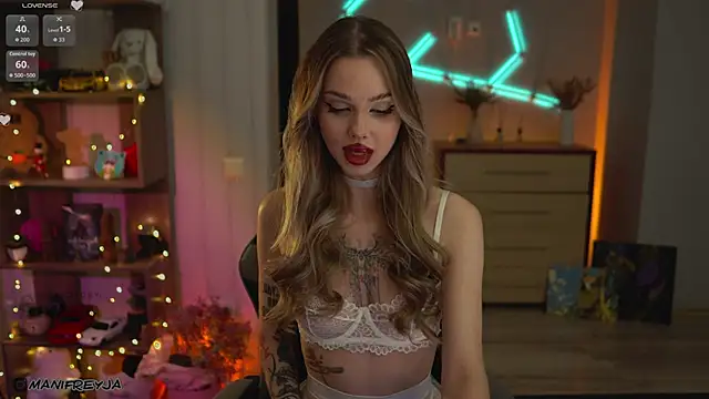 Snapshot of ManiFreyja chatting on December 1, 2025, 6:24 pm ManiFreyja online show from December 1, 2025, 6:24 pm