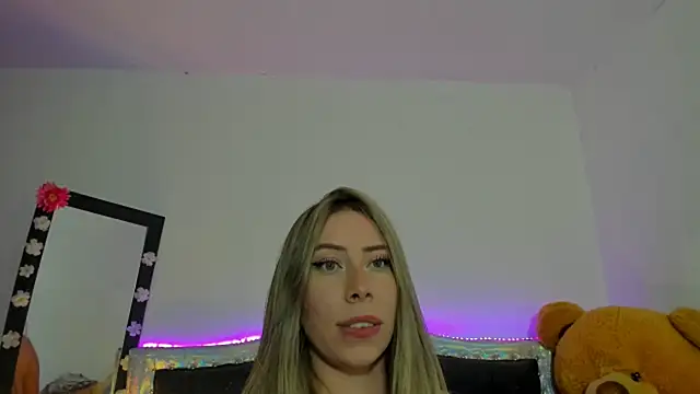 Snapshot of JanneKim chatting on December 25, 2024, 10:27 pm JanneKim online show from December 25, 2024, 10:27 pm