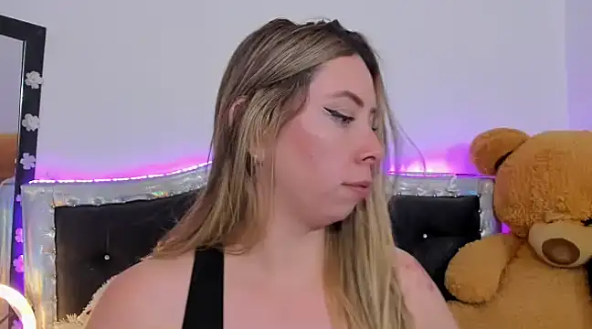 Snapshot of JanneKim chatting on February 3, 2025, 3:42 am JanneKim online show from February 3, 2025, 3:42 am