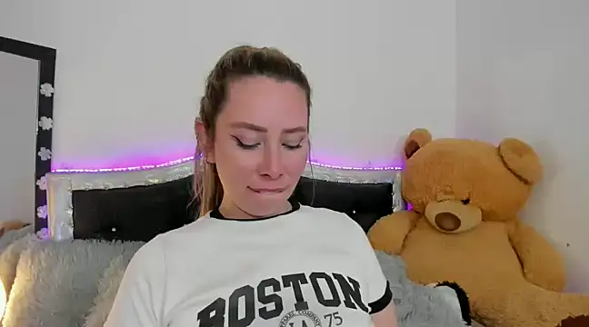 Snapshot of JanneKim chatting on February 5, 2025, 12:31 am JanneKim online show from February 5, 2025, 12:31 am