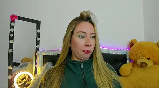 Snapshot of JanneKim chatting on February 13, 2025, 5:22 pm JanneKim online show from February 13, 2025, 5:22 pm