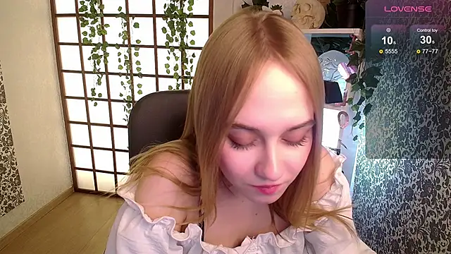 LianaBright online show from December 12, 2024, 5:10 am