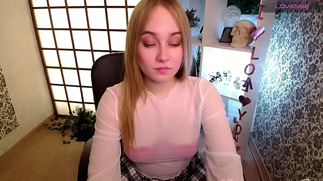 LianaBright online show from December 25, 2024, 2:25 am