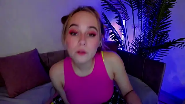 LianaBright online show from December 28, 2024, 5:25 pm