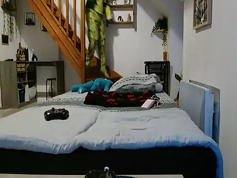 Lauzo21 online show from November 24, 2025, 6:35 am