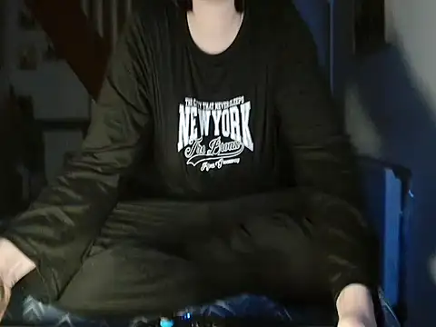 Lauzo21 online show from February 2, 2026, 6:34 am