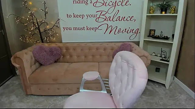 nicolee   19 online show from December 11, 2024, 7:14 pm