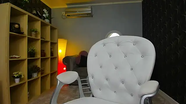 nicolee   19 online show from January 9, 2025, 12:25 am