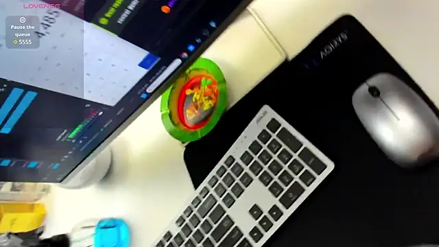 nicolee   19 online show from January 28, 2025, 5:35 pm