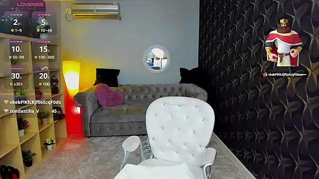 nicolee   19 online show from March 11, 2025, 10:31 pm