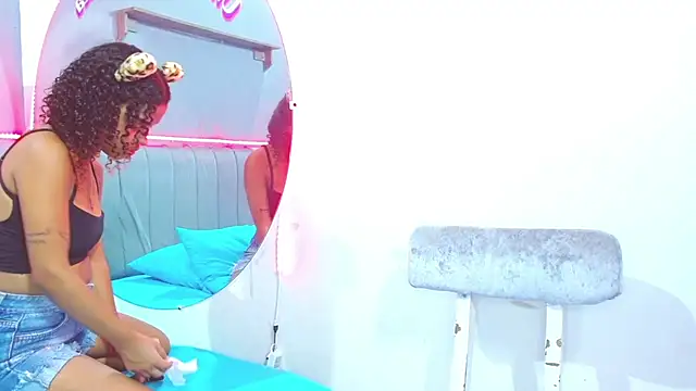 minimi naty online show from December 10, 2024, 7:22 pm