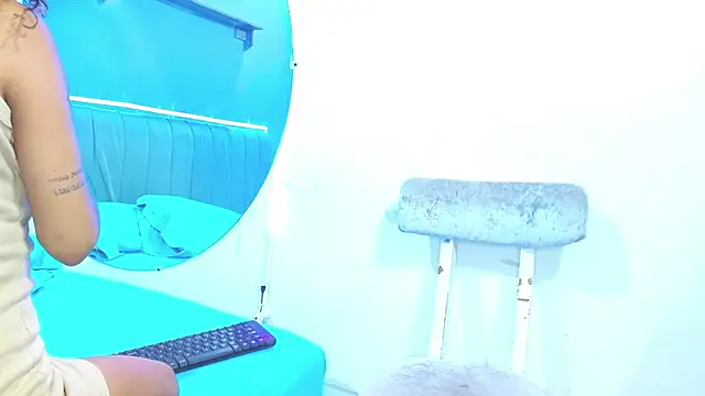 minimi naty online show from December 11, 2024, 7:25 pm