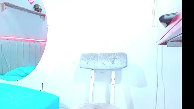 minimi naty online show from December 15, 2024, 10:26 pm