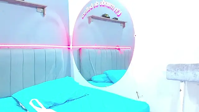 minimi naty online show from December 21, 2024, 1:53 pm