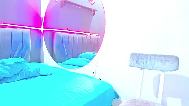 minimi naty online show from February 10, 2025, 10:30 pm