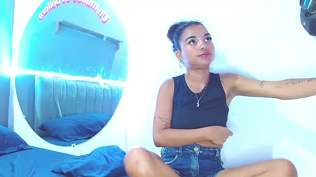 minimi naty online show from February 25, 2025, 8:30 pm