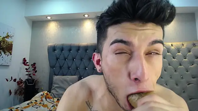 MrWilliseo online show from February 2, 2025, 11:11 pm