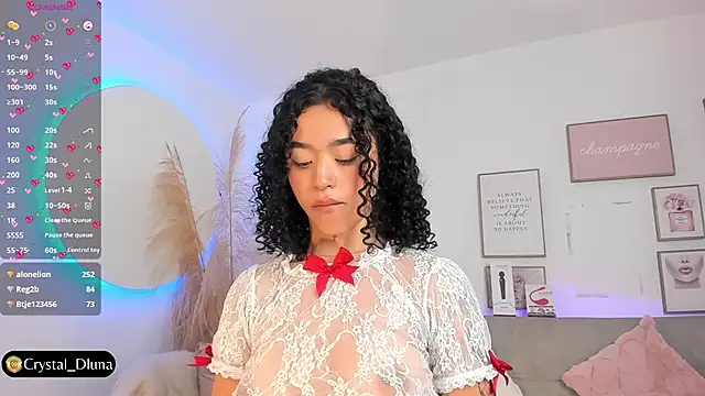 Crystal Dluna online show from March 11, 2025, 6:52 pm