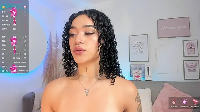 Crystal Dluna online show from March 17, 2025, 1:29 pm