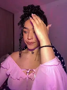 Crystal Dluna online show from September 12, 2025, 3:23 pm