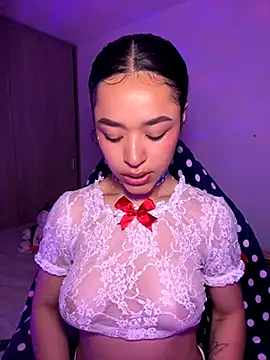 Crystal Dluna online show from September 15, 2025, 2:06 pm