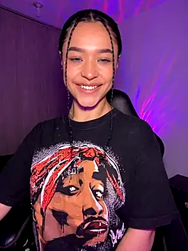 Crystal Dluna online show from October 13, 2025, 5:13 pm