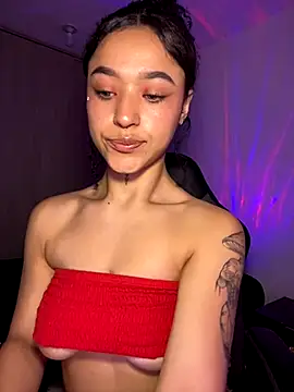 Crystal Dluna online show from October 15, 2025, 3:01 pm