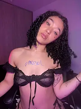 Crystal Dluna online show from November 6, 2025, 4:19 pm