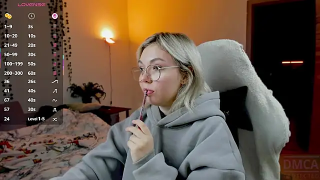 whoa-hoa-hoa-hoa-hoa online show from October 18, 2025, 9:15 pm