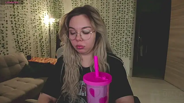 whoa-hoa-hoa-hoa-hoa online show from March 8, 2026, 5:39 pm