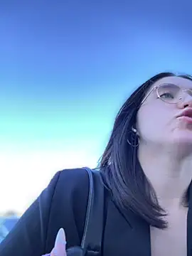 meow girl online show from September 25, 2025, 8:29 am