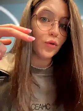 meow girl online show from February 18, 2026, 1:07 pm