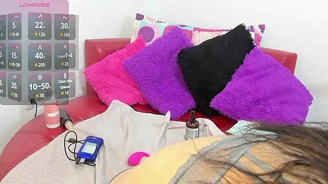 yahaira  online show from December 3, 2024, 1:32 pm