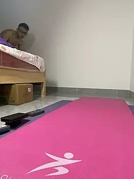 lixiaoshuai8 online show from March 13, 2025, 12:27 am