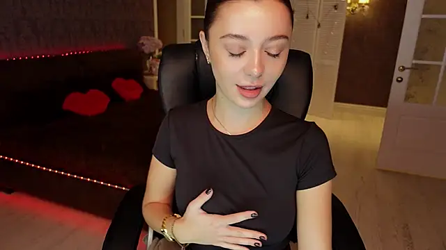 DinaCandy online show from November 4, 2025, 8:24 am