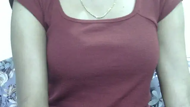Snapshot of _FluffyHxney_ chatting on August 8, 2026, 9:11 am FluffyHxney online show from August 8, 2026, 9:11 am