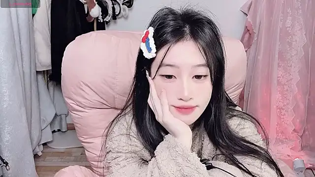 JennieKim RoseannePark online show from February 8, 2025, 2:49 pm