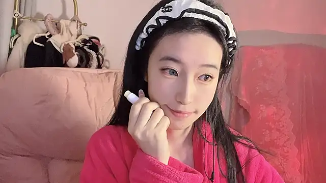 JennieKim RoseannePark online show from February 23, 2025, 2:46 pm