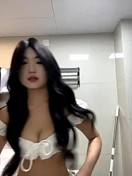 xyebobs online show from December 3, 2024, 7:00 pm