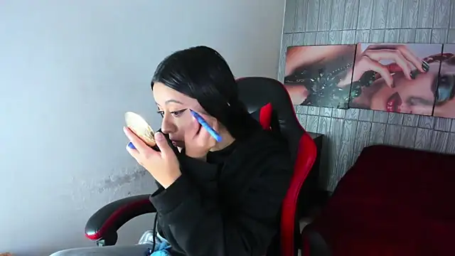 zoe connor19 online show from April 17, 2026, 9:18 pm