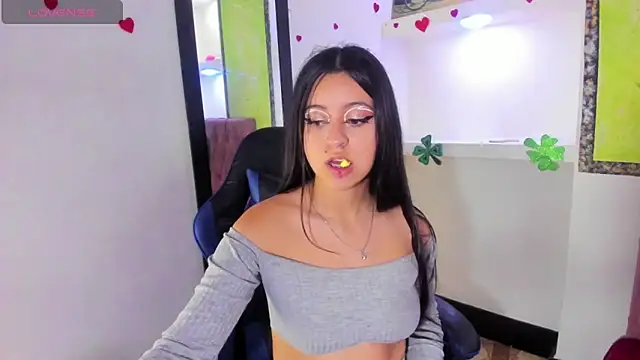 zoe connor19 online show from April 19, 2026, 6:10 pm