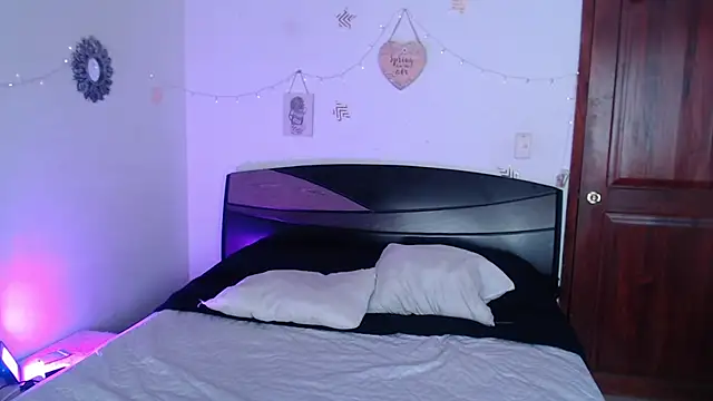 anhiahoney02 online show from February 8, 2025, 2:05 pm